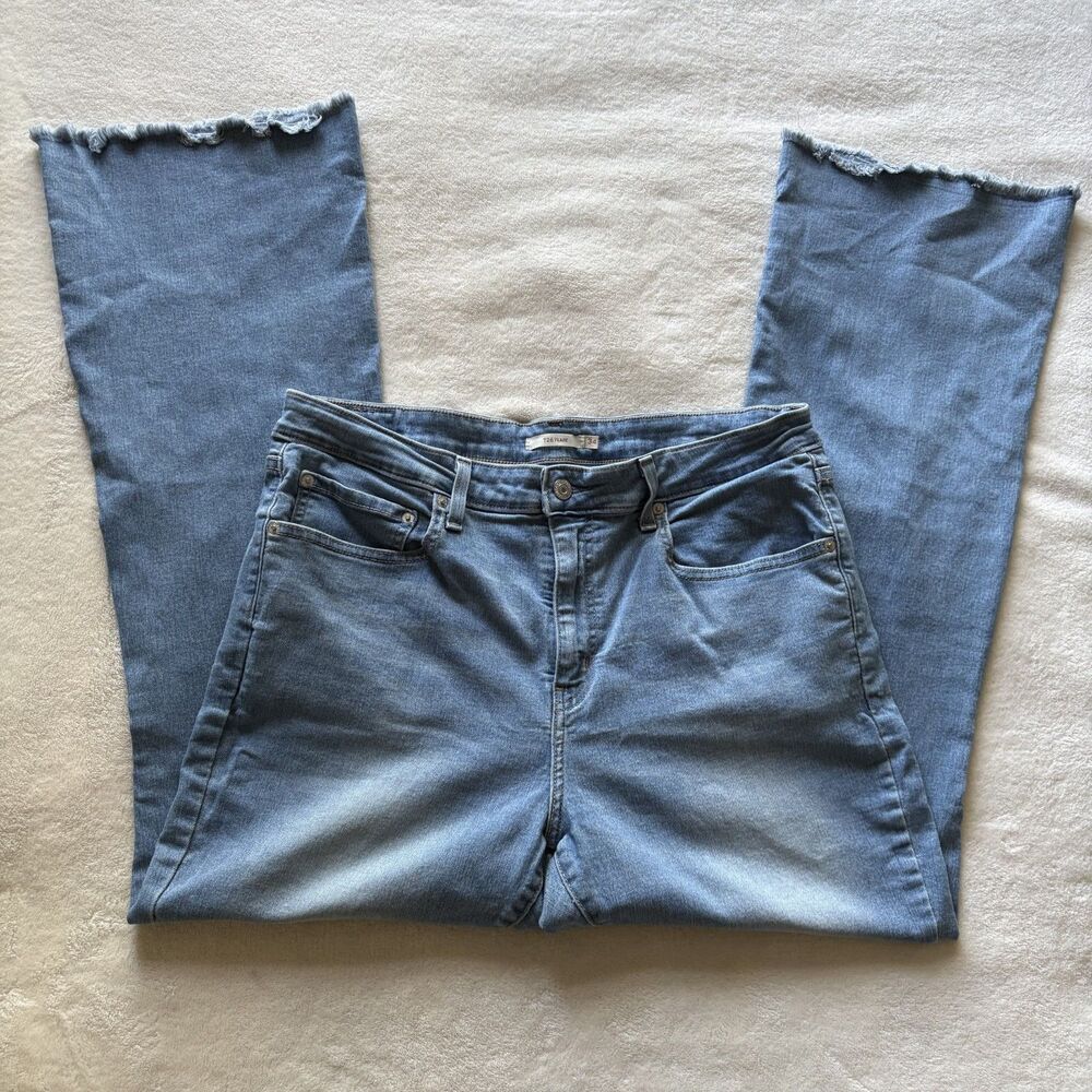 Levi's Bootcut Jeans